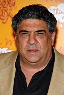 How tall is Vincent Pastore?